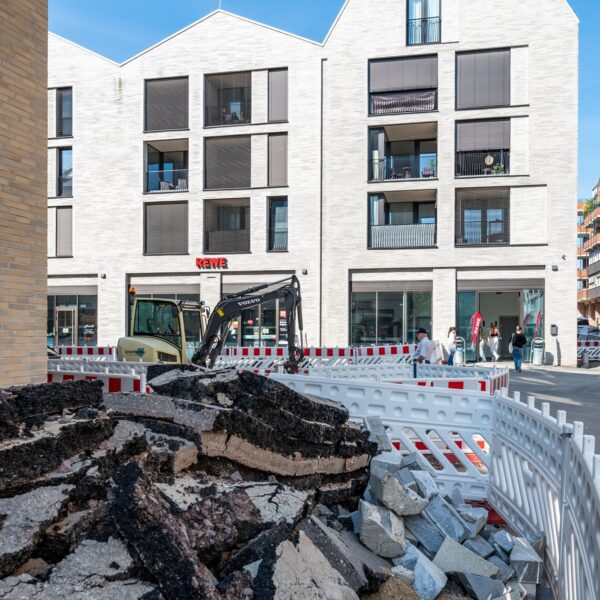 Die Außenanlagen der Neuen Mitte Porz. Bild: Daniel Poštrak