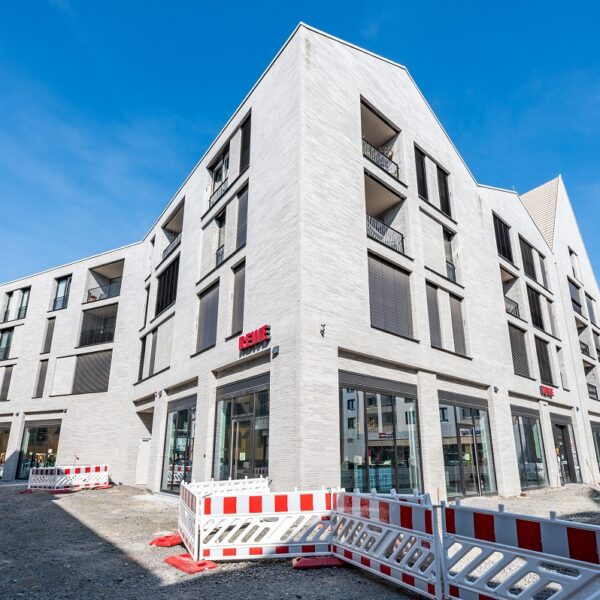 Die Außenanlagen der Neuen Mitte Porz. Bild: Daniel Poštrak